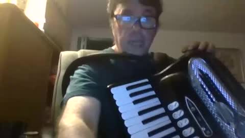 Snapshot of allanastar chatting on 10/06/25, 01:03 AllanaStar online show from 10/06/25, 01:03