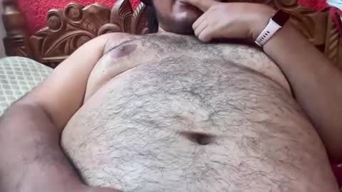 Giant Latino Bear online show from 05/18/26, 12:18