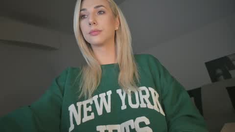 A day u didnt smile is a lost day online show from 01/21/25, 03:32