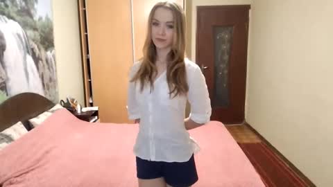 Snapshot of allegraschroeter chatting on 11/26/25, 01:12 Anna online show from 11/26/25, 01:12