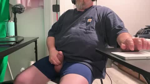 Allergictolove online show from 09/20/25, 05:58