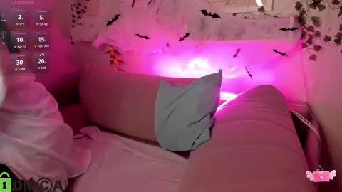 alli_aster online show from 10/30/25, 03:52