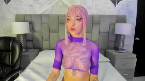 Snapshot of allicerosero chatting on 09/17/25, 04:58 Allice online show from 09/17/25, 04:58