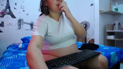 Snapshot of allisonbaby_ chatting on 05/04/26, 07:32 allison online show from 05/04/26, 07:32