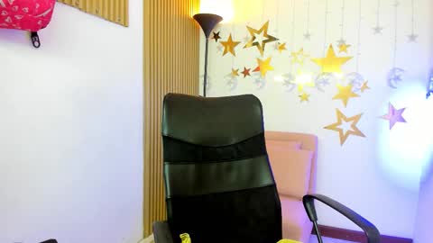 Snapshot of allisonlove_88 chatting on 02/16/26, 12:23 ALLISON online show from 02/16/26, 12:23