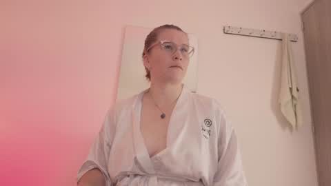 Snapshot of allisonroberts_ chatting on 07/19/26, 09:02 Alli online show from 07/19/26, 09:02