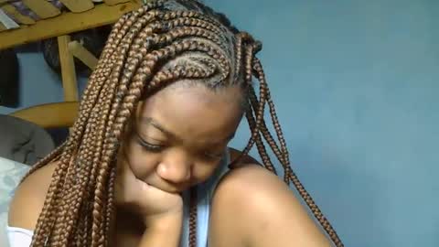 allizida01 online show from 11/21/25, 08:24