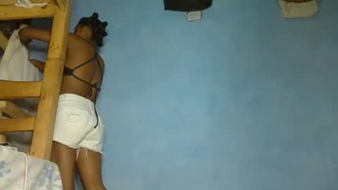 allizida01 online show from 11/23/25, 02:28