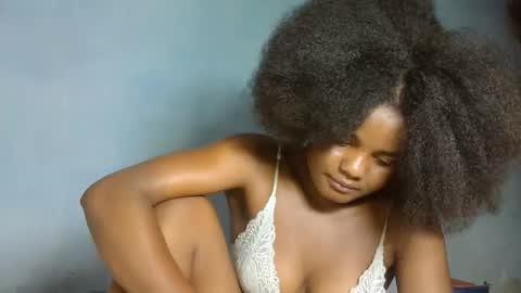 allizida01 online show from 11/28/25, 06:10