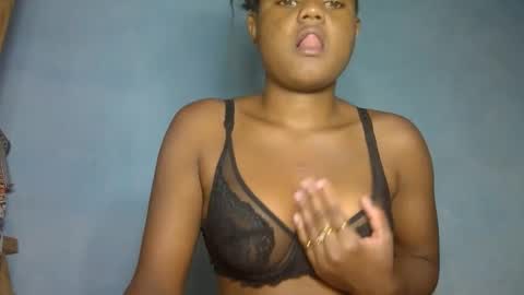 allizida01 online show from 12/04/25, 12:03