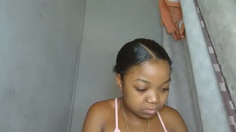 allizida01 online show from 12/22/25, 05:37