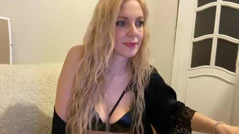 Snapshot of allmaybe chatting on 05/30/26, 05:10 Nika online show from 05/30/26, 05:10