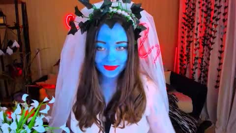 alluringeyess online show from 10/31/25, 12:17