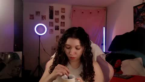 Snapshot of ally_donfort chatting on 06/11/26, 02:53 Ally online show from 06/11/26, 02:53