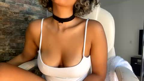 Snapshot of ally_summer chatting on 12/09/24, 04:37 ally_summer online show from 12/09/24, 04:37