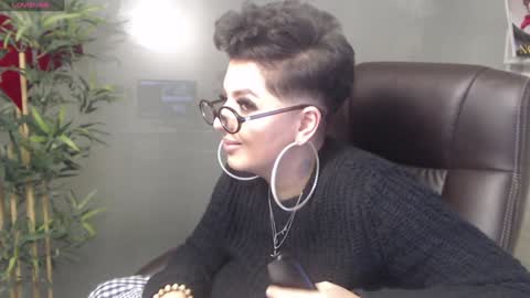Snapshot of allyiah chatting on 12/19/24, 01:50 online show from 12/19/24, 01:50
