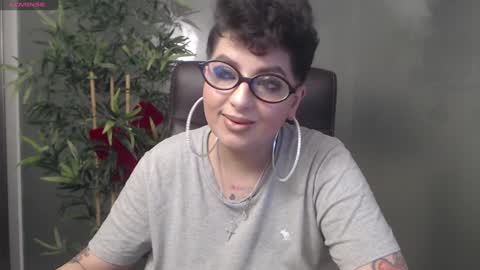 Snapshot of allyiah chatting on 12/20/24, 10:22 online show from 12/20/24, 10:22