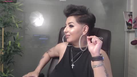 Snapshot of allyiah chatting on 12/23/24, 01:18 online show from 12/23/24, 01:18