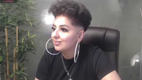 Snapshot of allyiah chatting on 12/24/24, 01:27 online show from 12/24/24, 01:27