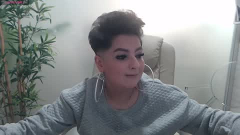 Snapshot of allyiah chatting on 12/25/24, 10:27 online show from 12/25/24, 10:27