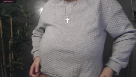 Snapshot of allyiah chatting on 12/26/24, 01:29 online show from 12/26/24, 01:29