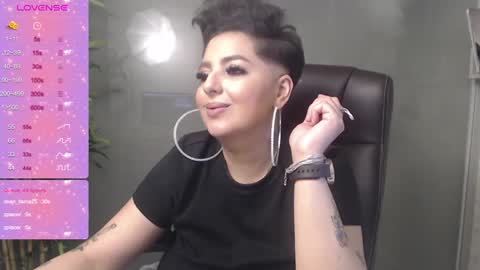 Snapshot of allyiah chatting on 12/28/24, 01:18 online show from 12/28/24, 01:18