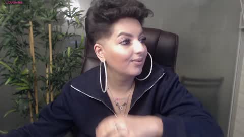 Snapshot of allyiah chatting on 01/08/25, 12:38 online show from 01/08/25, 12:38