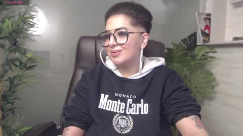 Snapshot of allyiah chatting on 01/12/25, 01:32 online show from 01/12/25, 01:32