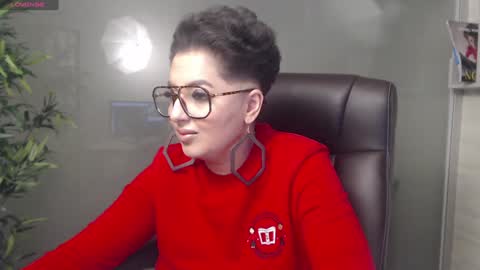 Snapshot of allyiah chatting on 01/17/25, 10:34 online show from 01/17/25, 10:34
