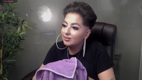 Snapshot of allyiah chatting on 01/21/25, 11:24 online show from 01/21/25, 11:24