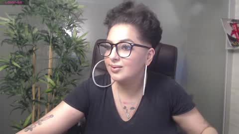Snapshot of allyiah chatting on 01/22/25, 09:10 online show from 01/22/25, 09:10