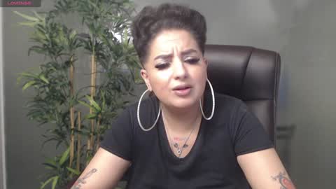 Snapshot of allyiah chatting on 01/23/25, 12:14 online show from 01/23/25, 12:14