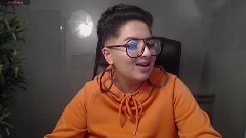 Snapshot of allyiah chatting on 01/27/25, 01:16 online show from 01/27/25, 01:16