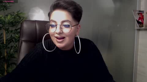 Snapshot of allyiah chatting on 02/02/25, 01:23 online show from 02/02/25, 01:23