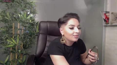 Snapshot of allyiah chatting on 02/12/25, 12:48 online show from 02/12/25, 12:48