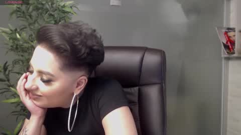 Snapshot of allyiah chatting on 02/13/25, 02:34 online show from 02/13/25, 02:34