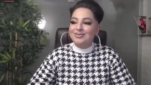 Snapshot of allyiah chatting on 02/13/25, 08:03 online show from 02/13/25, 08:03