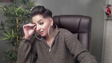 Snapshot of allyiah chatting on 02/17/25, 12:21 online show from 02/17/25, 12:21