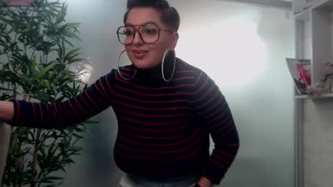 Snapshot of allyiah chatting on 02/21/25, 08:16 online show from 02/21/25, 08:16