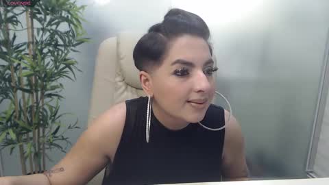 Snapshot of allyiah chatting on 02/25/25, 11:00 online show from 02/25/25, 11:00
