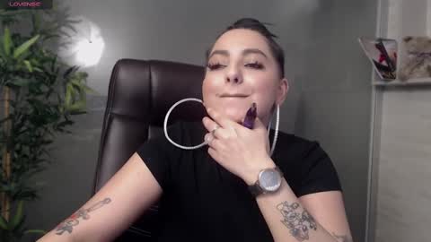 Snapshot of allyiah chatting on 03/11/25, 08:42 online show from 03/11/25, 08:42