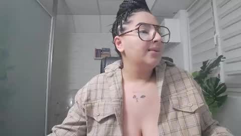 Snapshot of allyiah chatting on 10/04/25, 04:38 online show from 10/04/25, 04:38