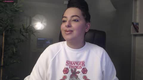 Snapshot of allyiah chatting on 10/05/25, 01:09 online show from 10/05/25, 01:09