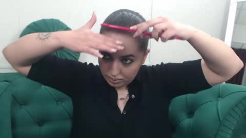 Snapshot of allyiah chatting on 04/04/26, 01:41 online show from 04/04/26, 01:41