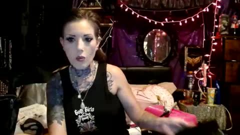 Snapshot of allymoon1369 chatting on 06/08/26, 10:54 allymoon1369 online show from 06/08/26, 10:54