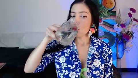 alma_art_ online show from 11/25/25, 03:23