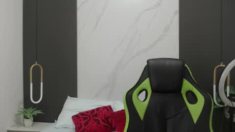 Snapshot of alma_fenix chatting on 01/18/25, 12:04 ALMA FENIX online show from 01/18/25, 12:04
