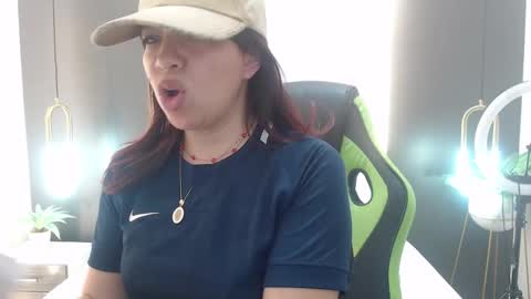 Snapshot of alma_fenix chatting on 02/01/25, 12:05 ALMA FENIX online show from 02/01/25, 12:05