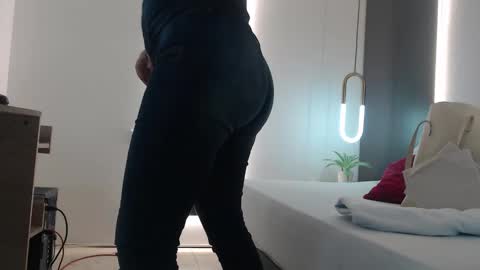 Snapshot of alma_fenix chatting on 02/11/25, 12:05 ALMA FENIX online show from 02/11/25, 12:05