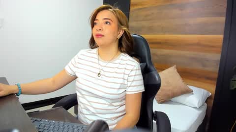Snapshot of alma_fenix chatting on 09/20/25, 06:53 ALMA FENIX online show from 09/20/25, 06:53